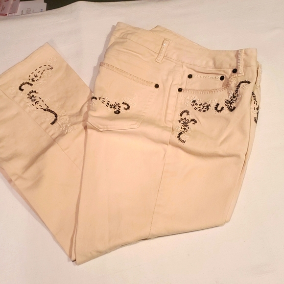 Peter Nygard Womens Luxe Cream Denim Embroidered Sz 10 x 25 Cropped Jeans - Picture 2 of 11